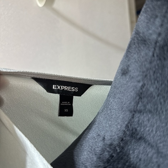 Express Wrap Blouse - Soft Gray - Picture 4 of 5